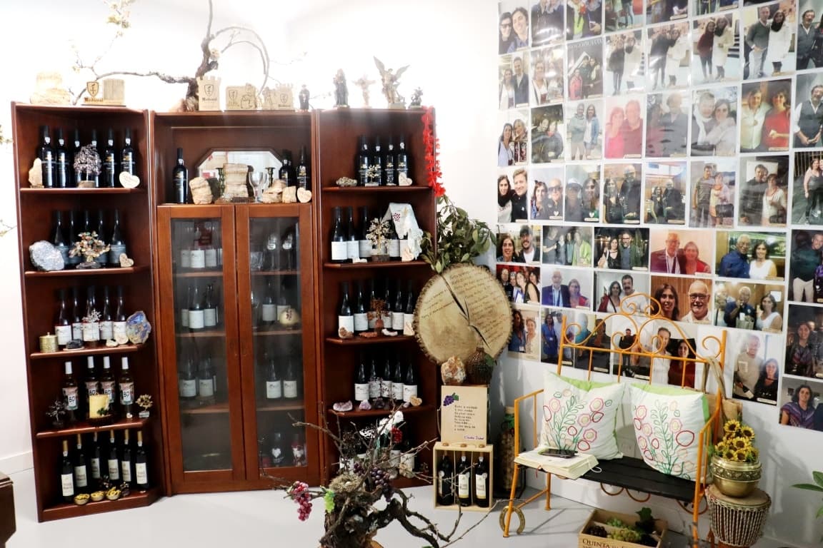 Interior da loja Cláudia Isabel Wines